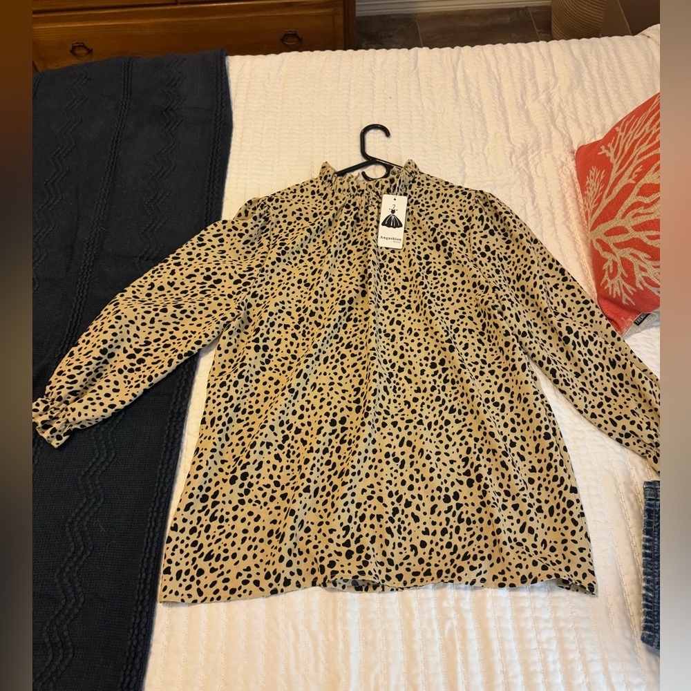 High neck leopard print blouse. NWT. Size large.